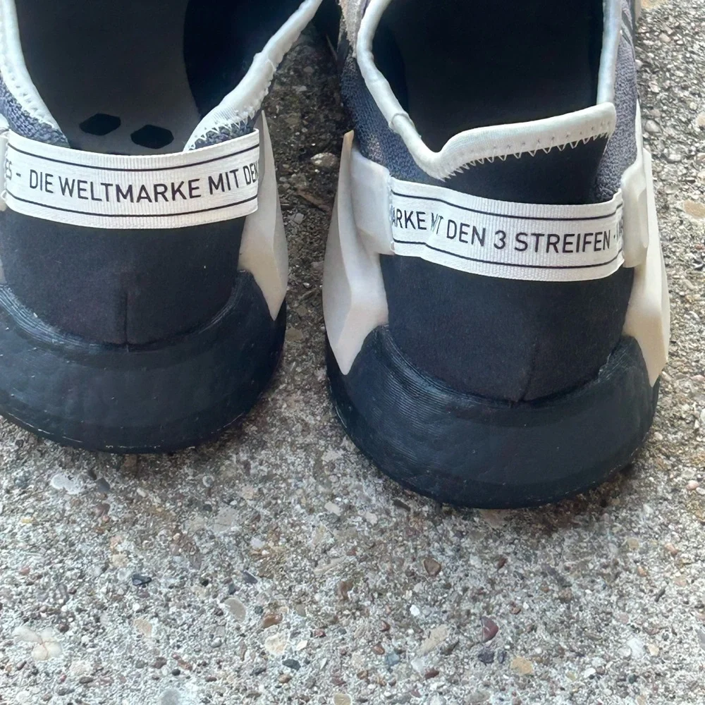 Adidas Originals NMD_R1.V2 Carbon Savannah - Picture 4 of 9